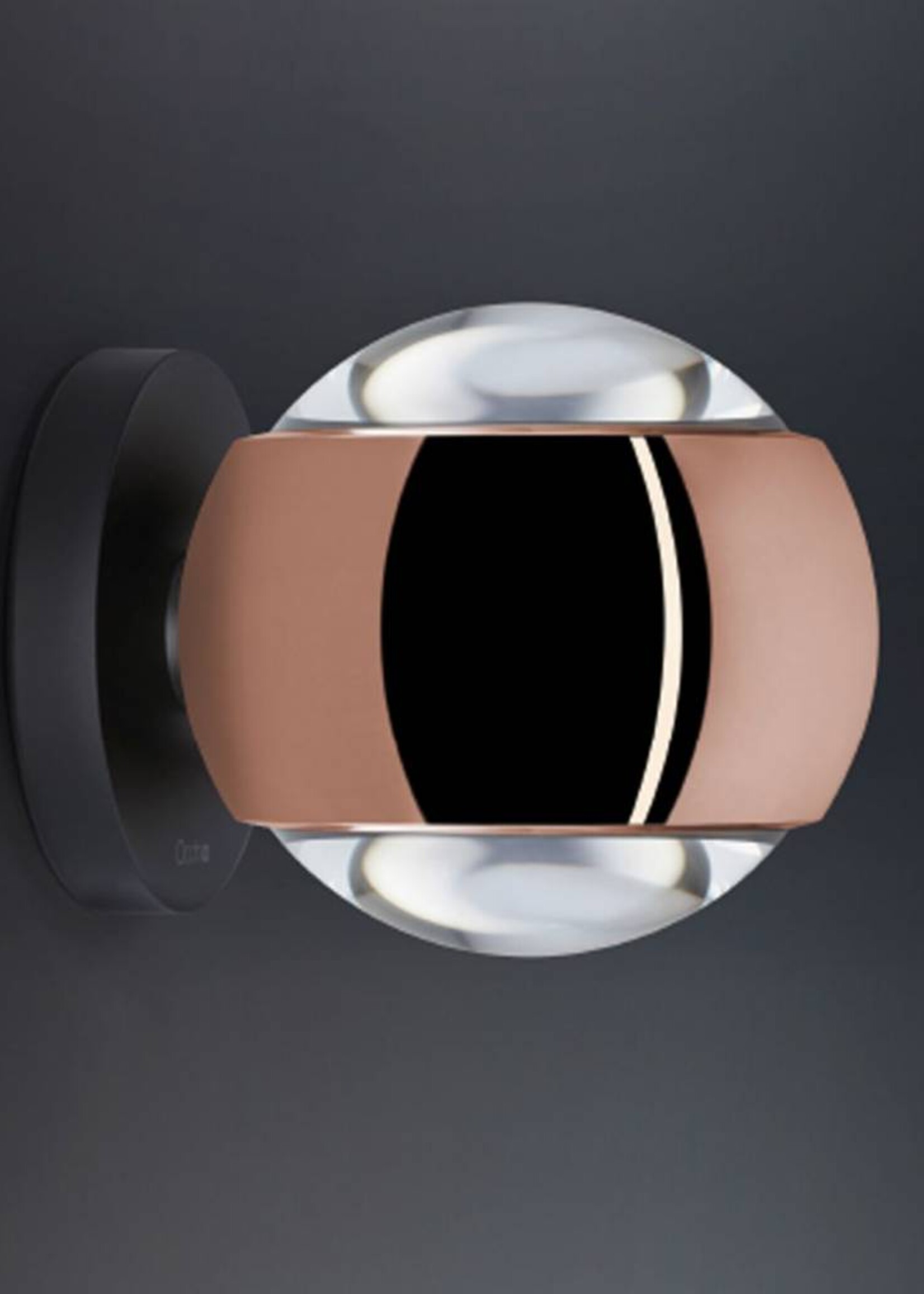 Occhio io verticale wandlamp. Rose goud