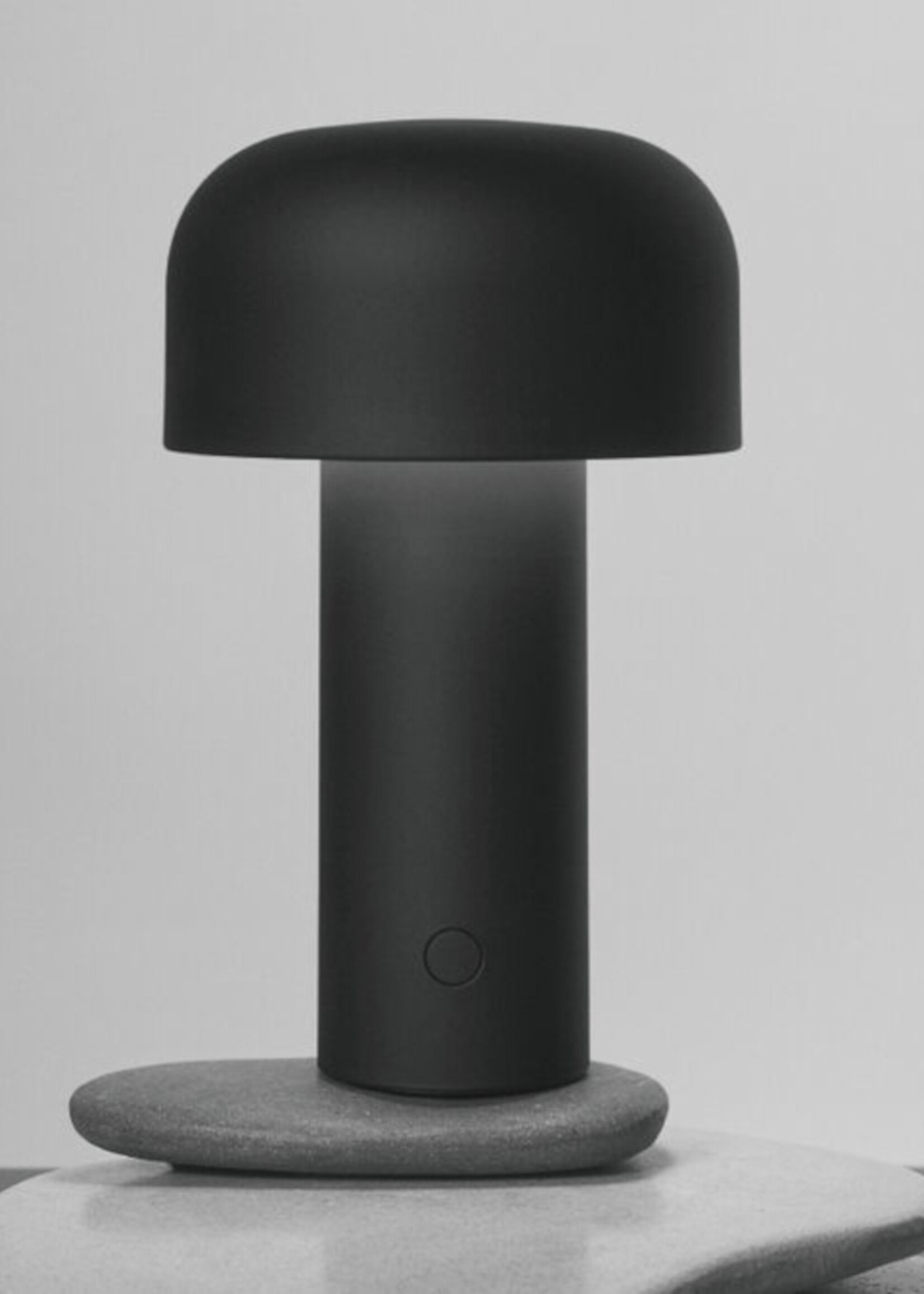 Flos Bellhop tafellamp, Mat Zwart