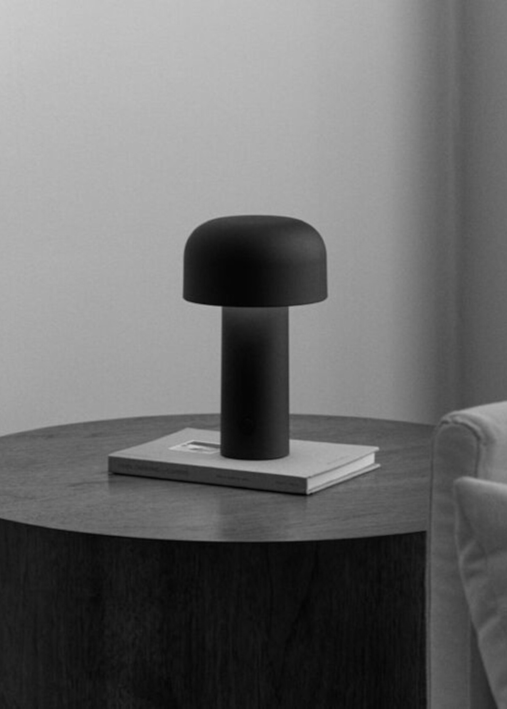Flos Bellhop tafellamp, Mat Zwart
