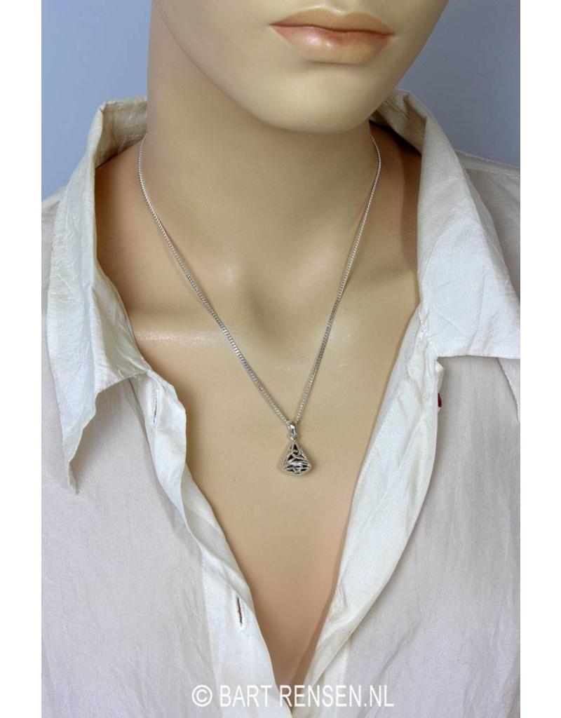Triquetra Kegel hanger - echt zilver