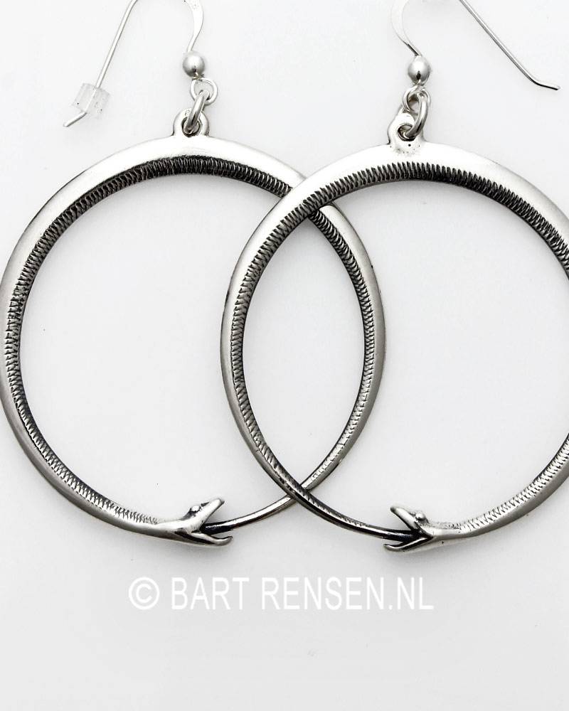 Zilveren Ouroboros Oorhangers