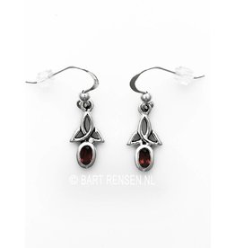 Triquetra oorhangers met steen
