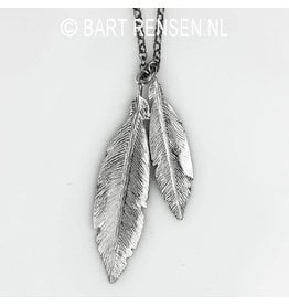 Feather pendant with chain