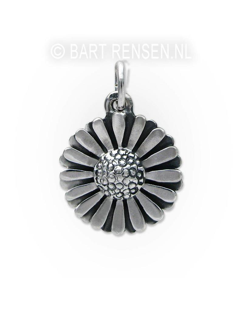 Daisy pendant - sterling silver