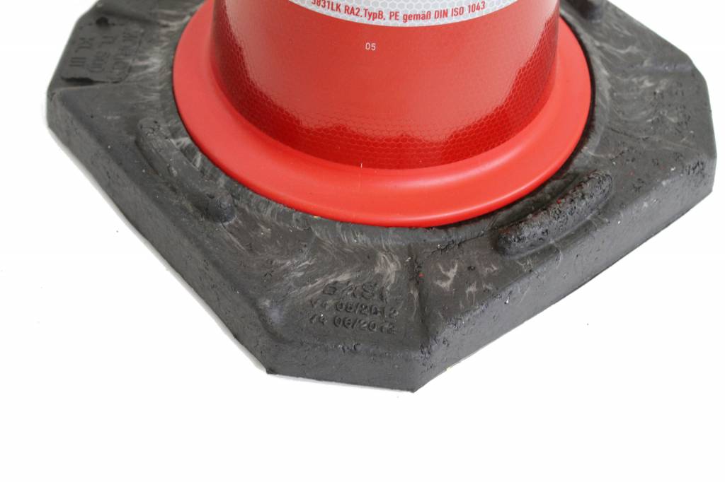 Cône de signalisation 75 cm - entièrement réfléchissant avec pied noir