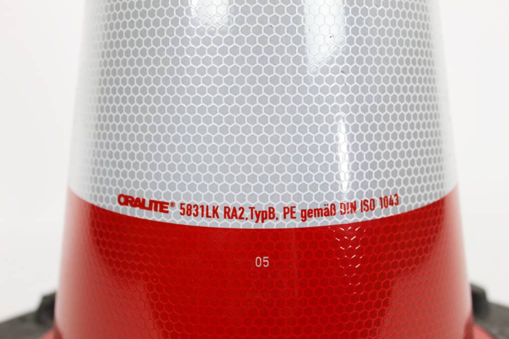 Cône de signalisation 75 cm - entièrement réfléchissant avec pied noir