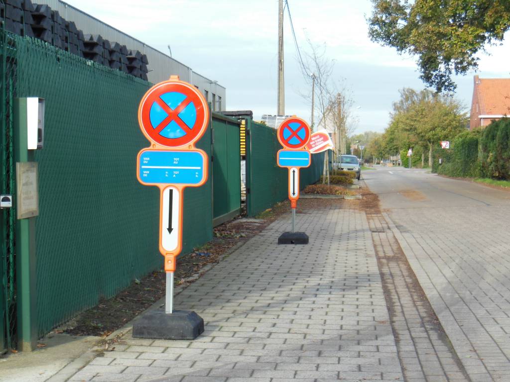 Temporary parking prohibition - PEHD - with reflective film