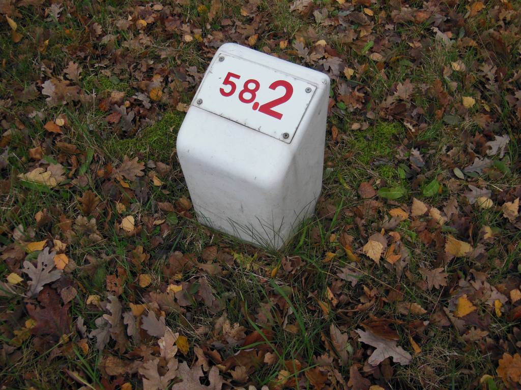 Borne hectométrique en plastique PEHD