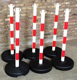 Kettingpaal in PVC, 90 cm, rood / wit met opvulbare ronde voet tot 9 kg.
