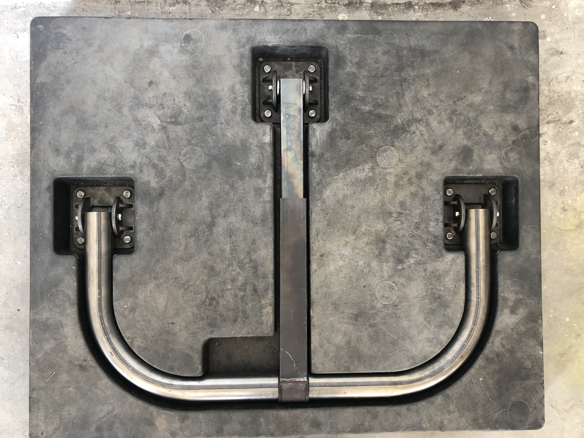 Parking bracket Stopblock on mounting base to embed