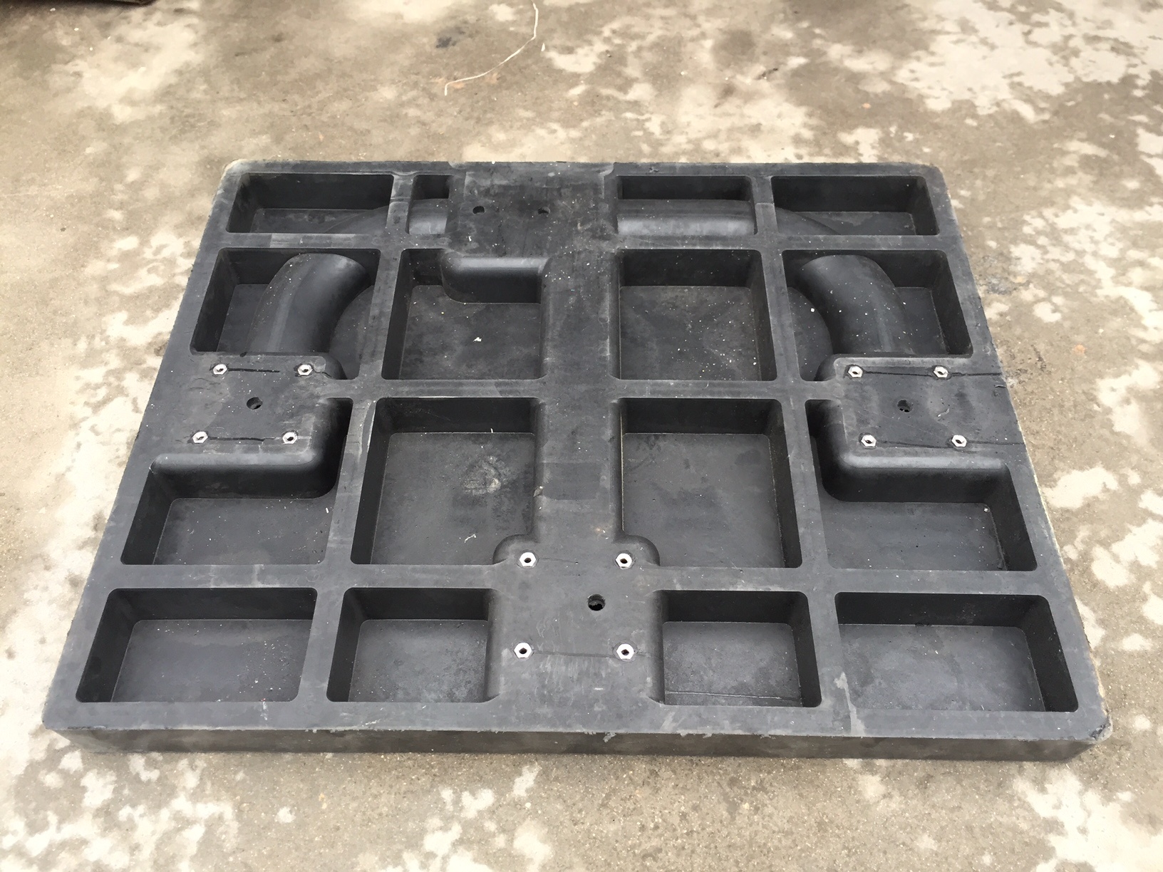 Parking bracket Stopblock on mounting base to embed