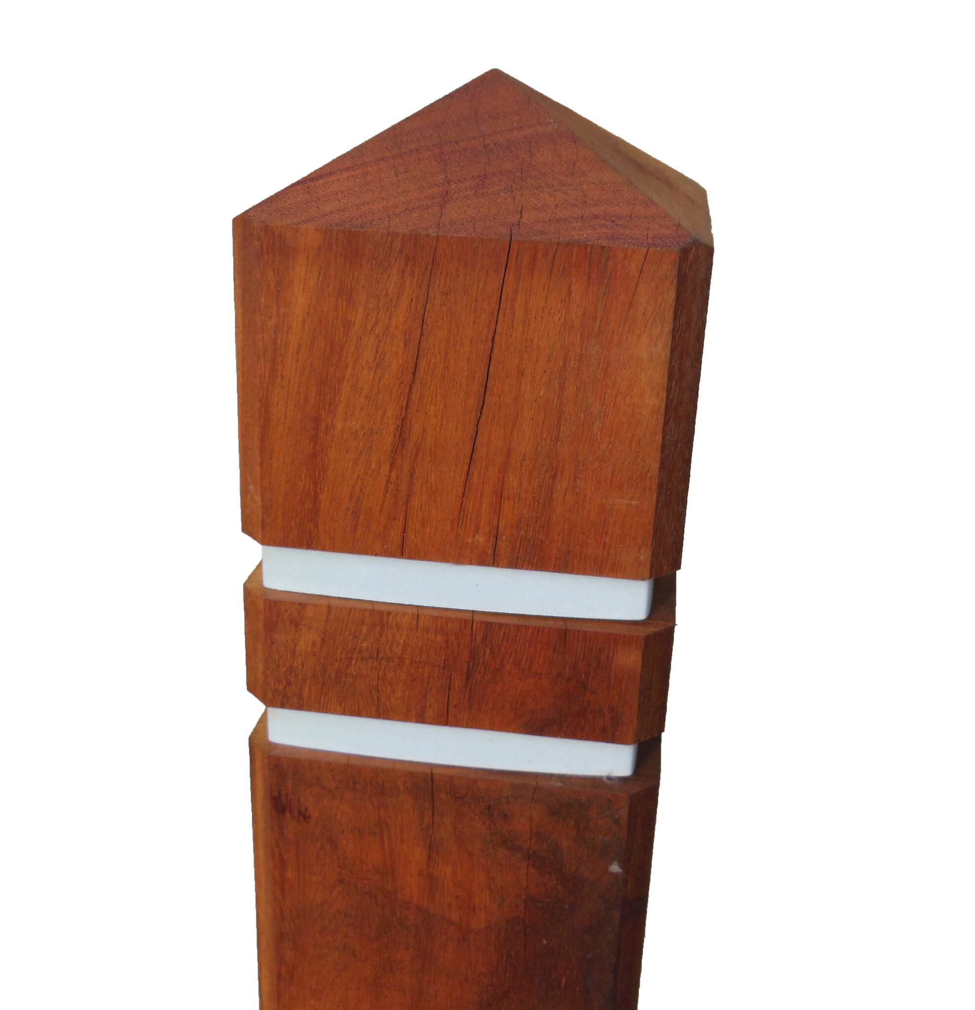 Potelet anti-stationnement bois Azobé tête diamant  + 2 bandes réfléchissantes