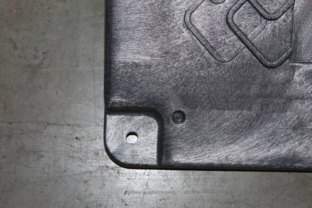 Loopbrug werf met grijze handrails