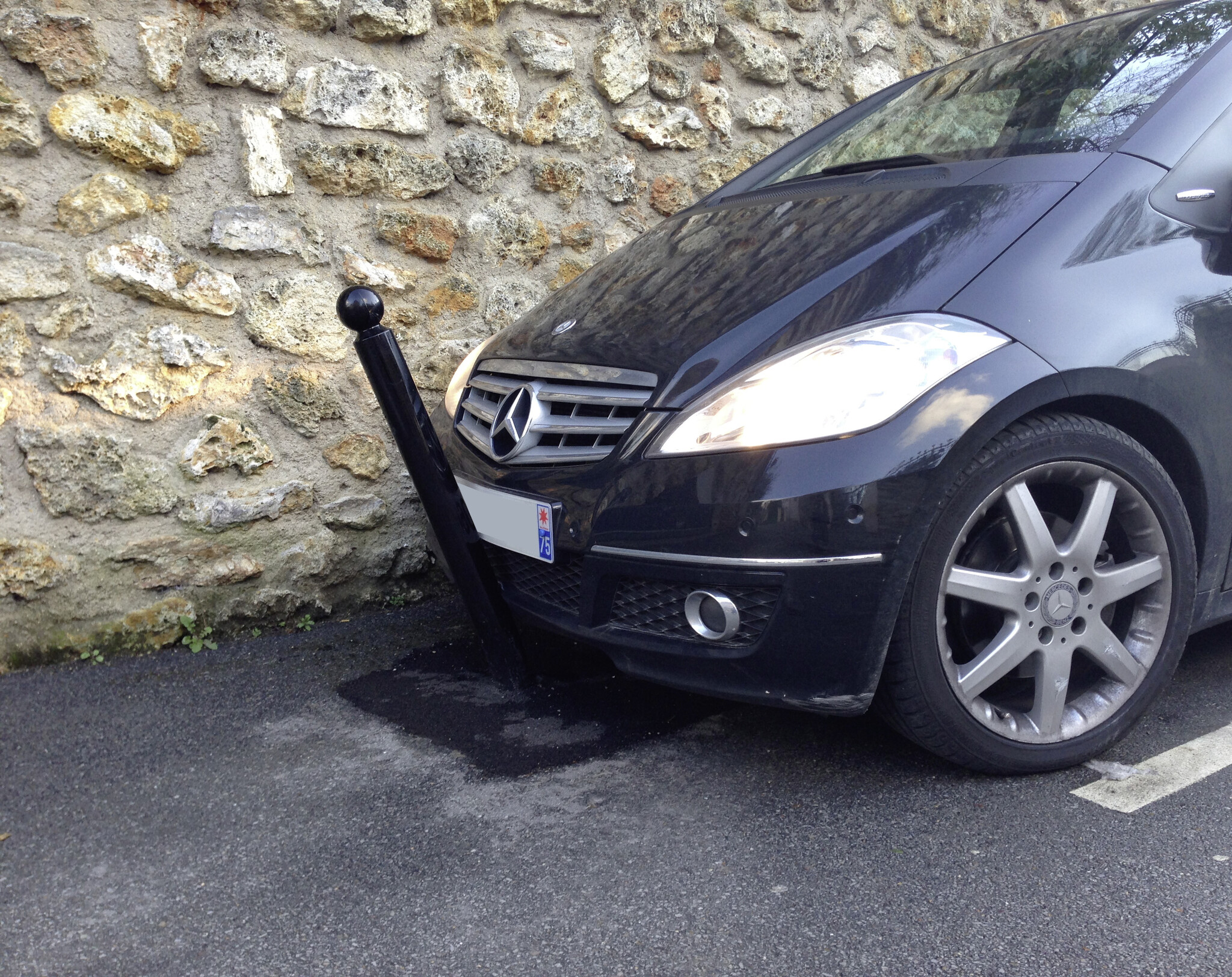 Poteau à mémoire de forme type "Amsterdam" à bétonner