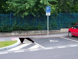 Rubber threshold ramp for wheelchair users