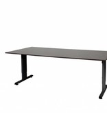 T-lines bureau, hoogte instelbaar (61-90cm) met 200x100cm 20mm blad en t-poot frame met rechte tenen