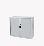 Claudius Plus Roldeurkast 105x80x45cm. Stalen ombouw en kunststof lamellen (ral 9006), voorzien van binnenuit verstelbare justeerdoppen, magneetsluiting, genummerde slot, vlakke uitgevoerde bodem (Interieur apart bestellen).