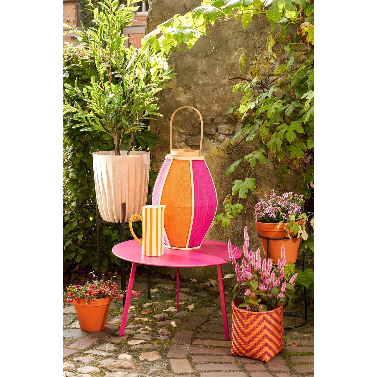 KantoormeubelenPlus Seatle Bijzettafel voor Buiten - H38 x Ø58 cm - Metaal - Fuchsia