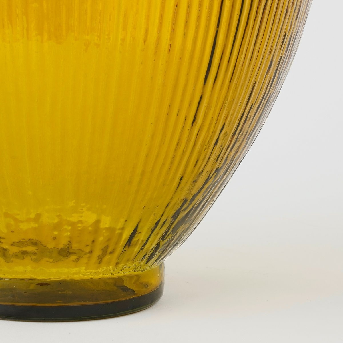 KantoormeubelenPlus Firenza Fles Vaas - H59 x Ø29 cm - Gerecycled Glas - Oker
