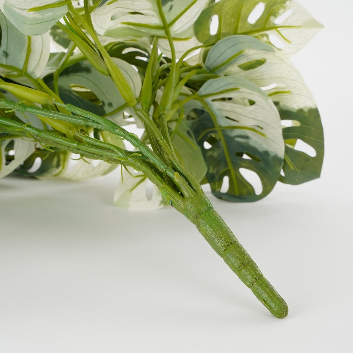 KantoormeubelenPlus Monstera Adansonii Kunst Hangplant - H53 cm - Groen Bont