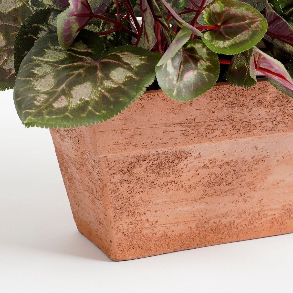 KantoormeubelenPlus Cyclaam Kunstplant in Balkonbak Slate - L29 x B13 x H33 cm - Roze