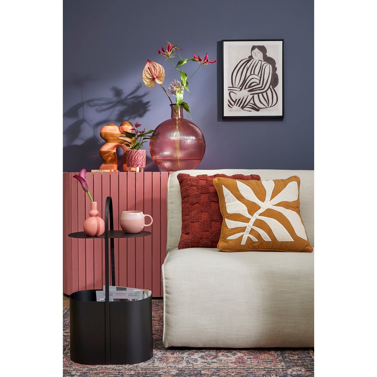 KantoormeubelenPlus Bijzettafel met Tijdschriftenhouder - L35 x B24 x H69 cm - Metaal - Zwart