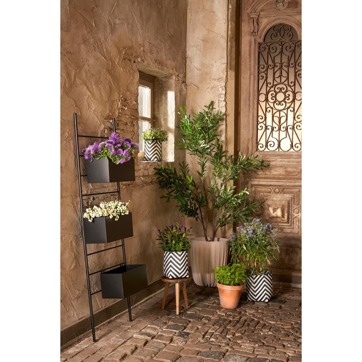 KantoormeubelenPlus Merlijn Plantenmand voor Buiten - Set van 3 - H26 x Ø24 cm - Gerecycled Plastic - Zwart, Wit