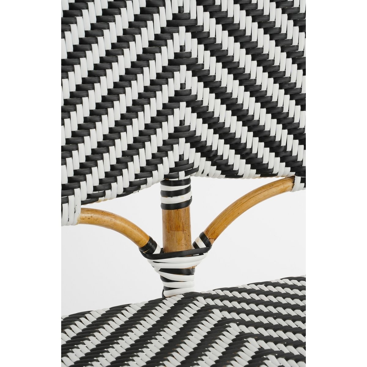 KantoormeubelenPlus Mandox Bank voor Buiten - L98 x B60 x H93 cm - Rotan - Zwart, Wit