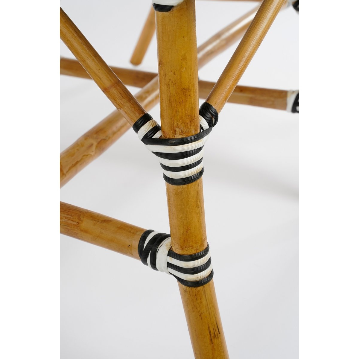 KantoormeubelenPlus Mandox Bank voor Buiten - L98 x B60 x H93 cm - Rotan - Zwart, Wit