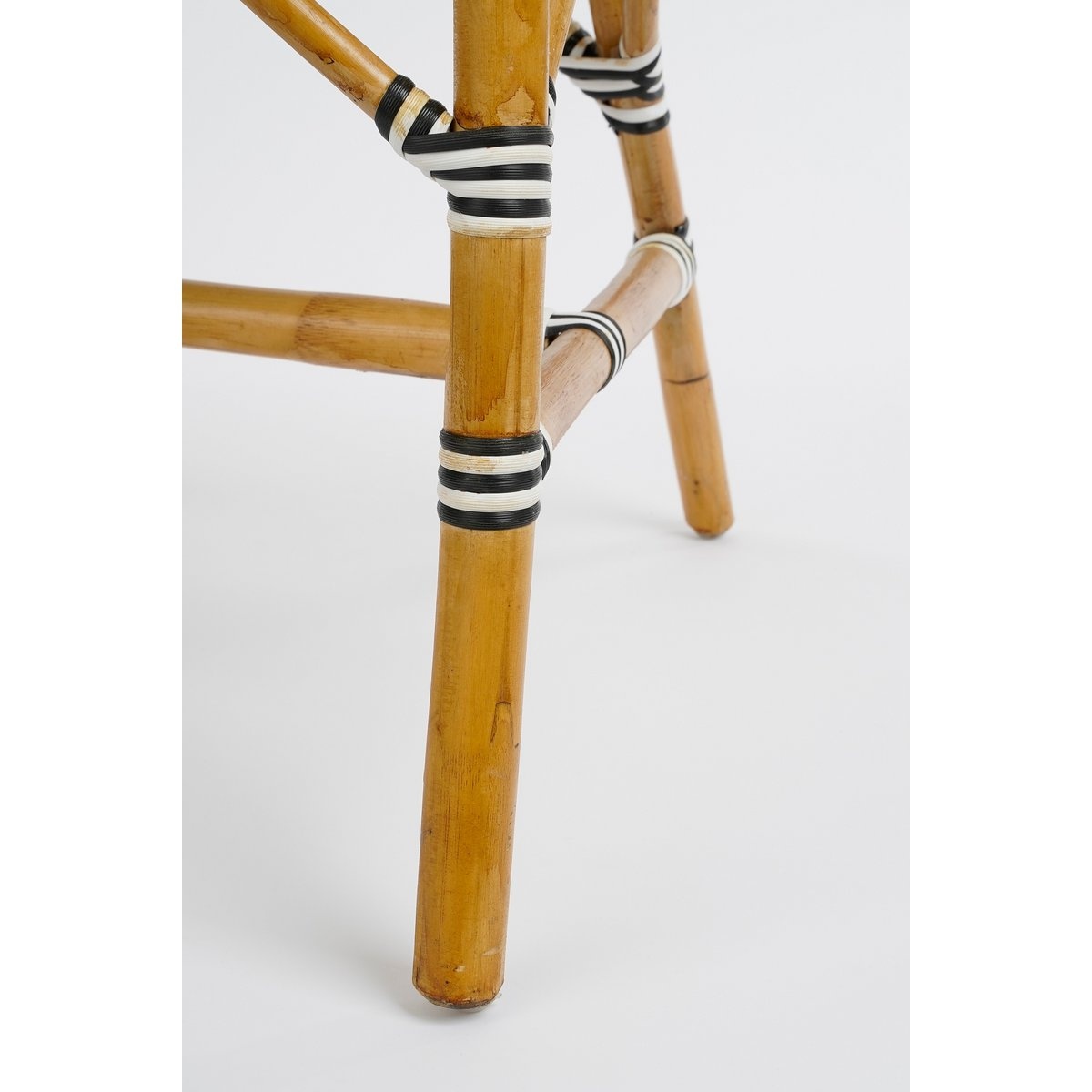KantoormeubelenPlus Mandox Bank voor Buiten - L98 x B60 x H93 cm - Rotan - Zwart, Wit