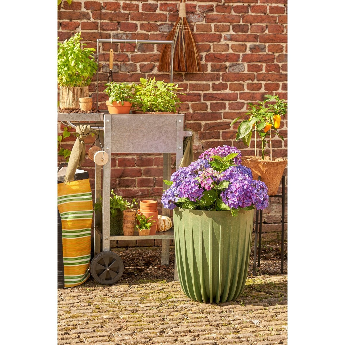 KantoormeubelenPlus Lungo Bloempot - H46 x Ø39 cm - Polypropyleen - FSC Mix - Groen