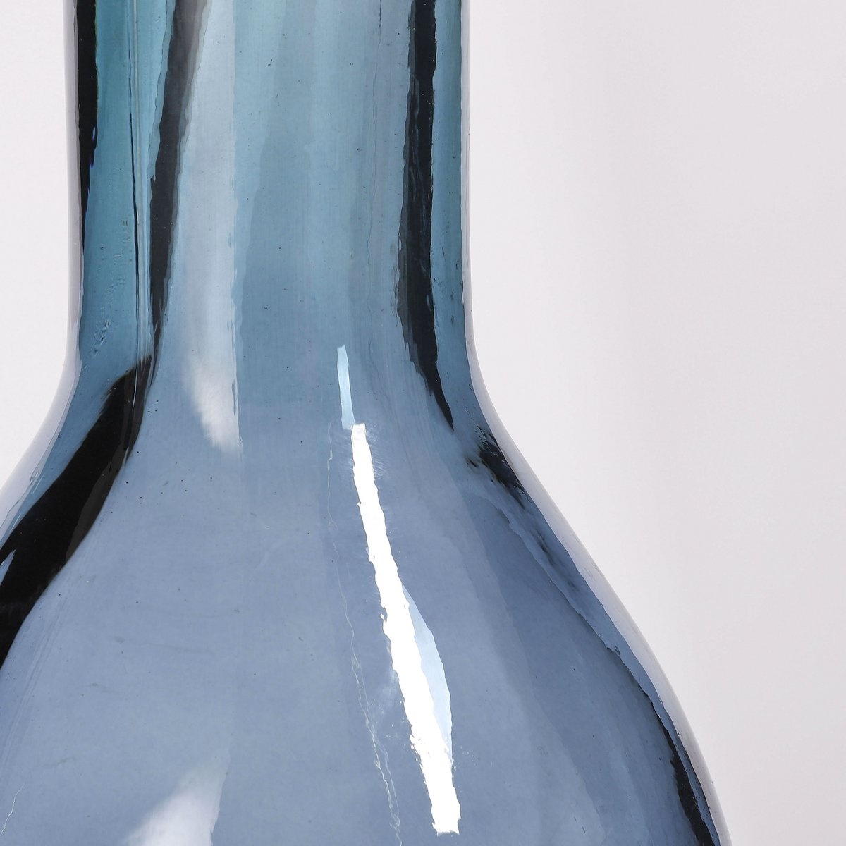 KantoormeubelenPlus Rioja Fles Vaas - H75 x Ø18 cm - Gerecycled Glas - Lichtblauw