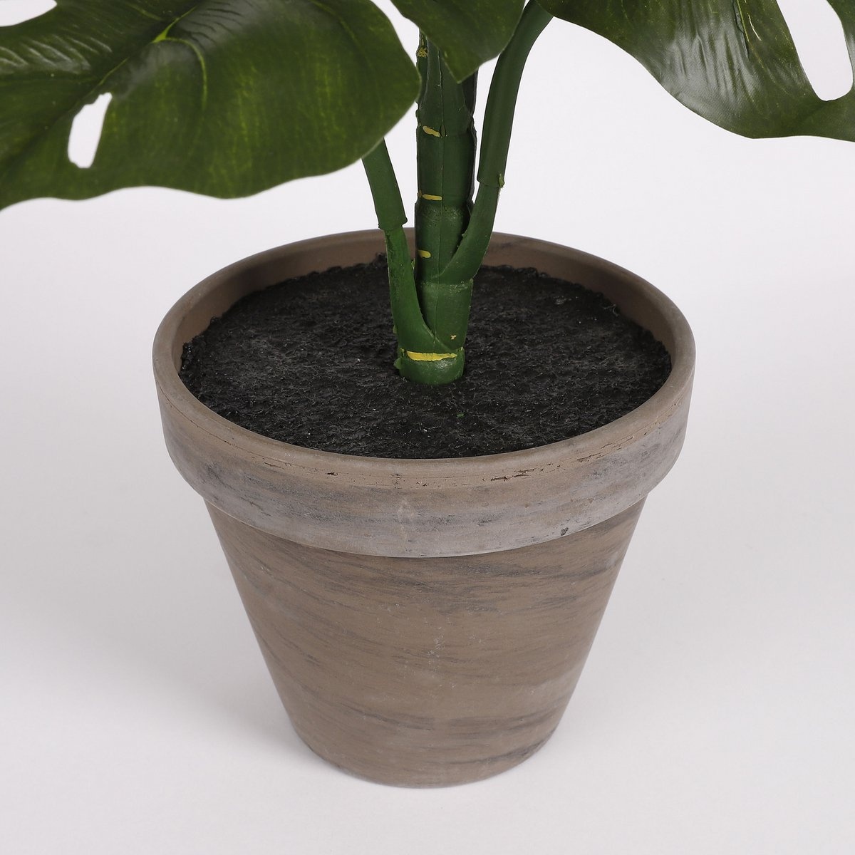 KantoormeubelenPlus Monstera Kunstplant in Bloempot Stan - H48 x Ø39 cm - Groen