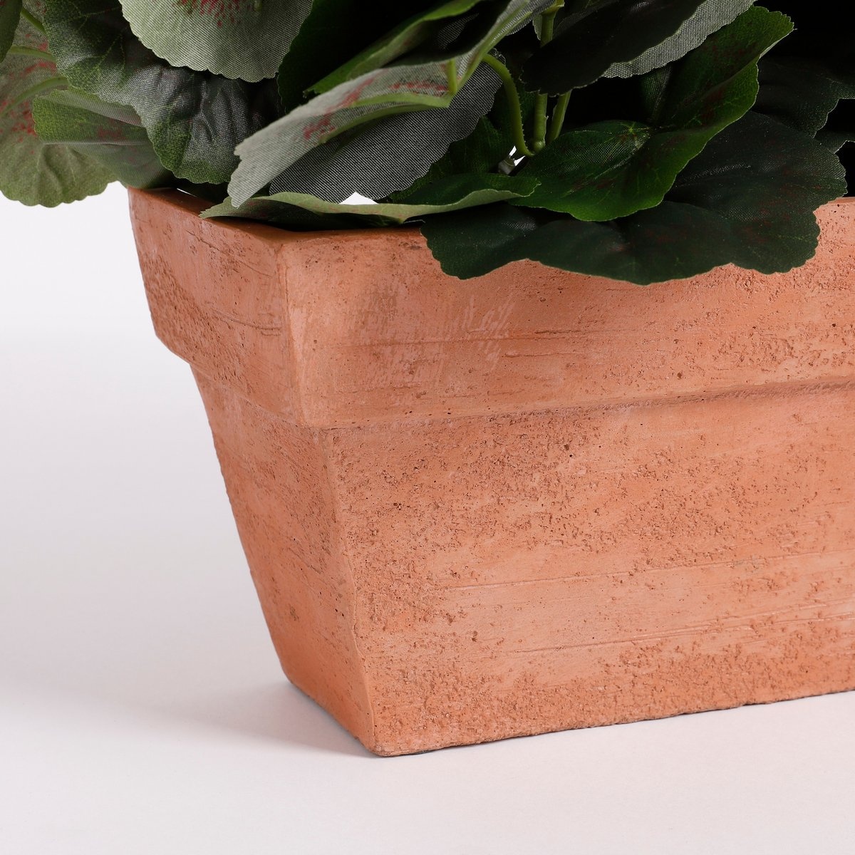 KantoormeubelenPlus Geranium Kunstplant in Balkonbak - L29 x B13 x H40 cm - Wit
