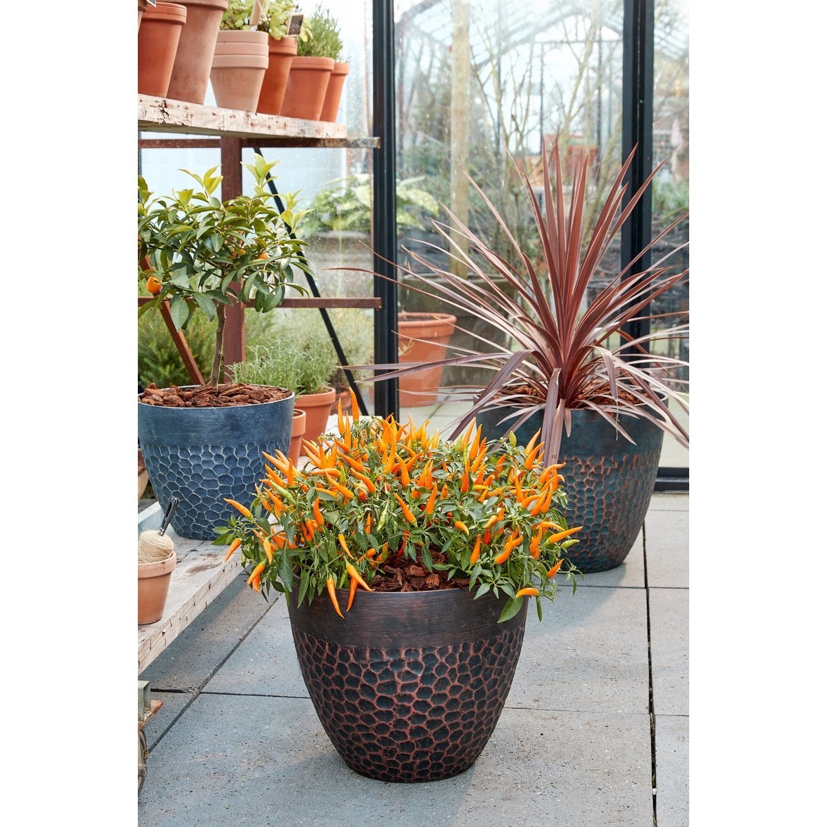 KantoormeubelenPlus Bravo Bloempot voor Buiten - H32,5 x Ø38 cm - Zwart gehamerd