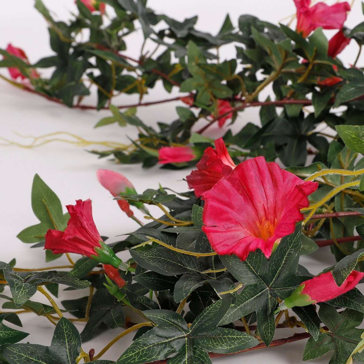 KantoormeubelenPlus Petunia Kunst Hangplant - L15 x B20 x H80 cm - Fuchsia