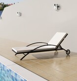 VidaXL Ligbed met kussen en wieltjes poly rattan zwart