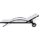 VidaXL Ligbed met kussen en wieltjes poly rattan zwart