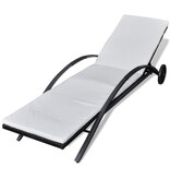 VidaXL Ligbed met kussen en wieltjes poly rattan zwart