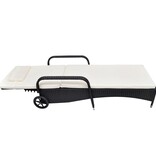 VidaXL Ligbed met kussen en wieltjes poly rattan zwart