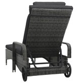 VidaXL Ligbed met wieltjes poly rattan grijs
