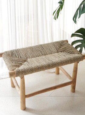 Soeji Bank SUNGAI gemaakt van massief hout met zitvlak van geweven zeegras