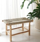 Bank SUNGAI gemaakt van massief hout met zitvlak van geweven zeegras