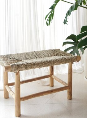 Soeji Bank SUNGAI gemaakt van massief hout met zitvlak van geweven zeegras