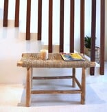 Bank SUNGAI gemaakt van massief hout met zitvlak van geweven zeegras