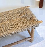 Bank SUNGAI gemaakt van massief hout met zitvlak van geweven zeegras