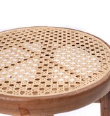 Soeji Houten kruk CARAMIN gemaakt van Trembesi met een zitvlak van geweven rotan