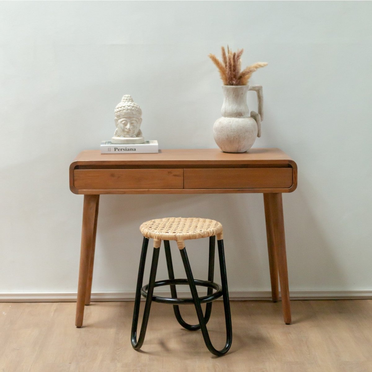 Soeji Rotan Kruk KOLAKA Zwart Ø35 cm met Geweven Zitvlak | Kleine ronde kruk met drie poten