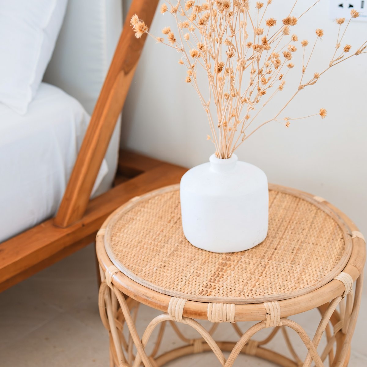 KantoormeubelenPlus Ronde rotan bijzettafel – kleine boho salontafel – nachtkastje rotan beige – handgemaakte tafel gemaakt van natuurlijk rotan (Ø 45 cm) MUARA