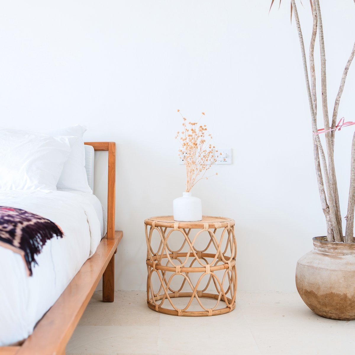 KantoormeubelenPlus Ronde rotan bijzettafel – kleine boho salontafel – nachtkastje rotan beige – handgemaakte tafel gemaakt van natuurlijk rotan (Ø 45 cm) MUARA